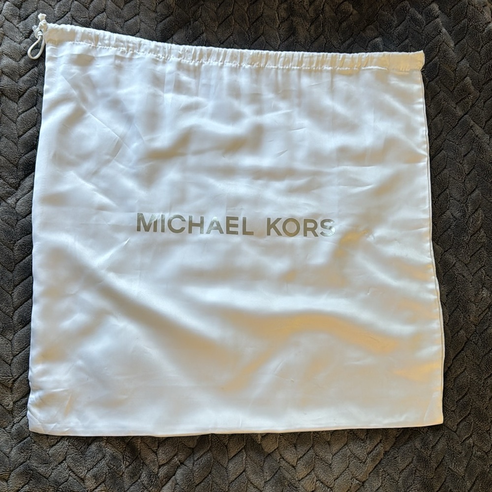 Michael Kors Tan large Tote Pocketbook - Picture 8 of 8